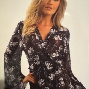 🆕🔥 Chic Black Floral Sheer Robe